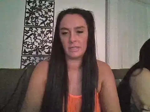 Snapshot of Layla_Gilf_Mae chatting on 02-25-25, 11:22 Layla Gilf Mae online show from 02-25-25, 11:22