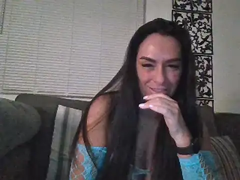 Snapshot of Layla_Gilf_Mae chatting on 03-01-25, 10:31 Layla Gilf Mae online show from 03-01-25, 10:31