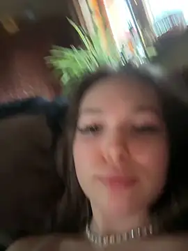 Snapshot of -Amora chatting on 11-11-25, 12:16 -Amora online show from 11-11-25, 12:16