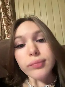 Snapshot of -Amora chatting on 11-26-25, 12:17 -Amora online show from 11-26-25, 12:17