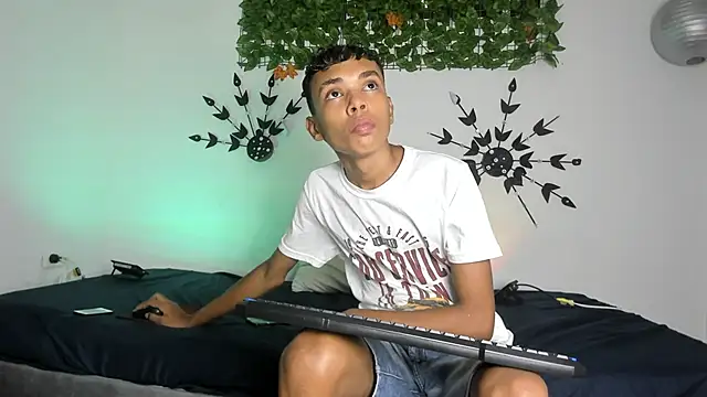 Snapshot of Calvin_Ford chatting on 02-20-25, 01:25 Calvin Ford online show from 02-20-25, 01:25