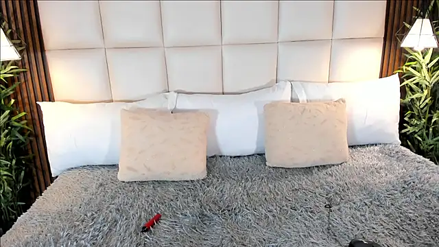 MelanieHillss online show from 03-04-26, 04:07