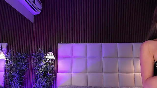 MelanieHillss online show from 04-15-26, 04:08