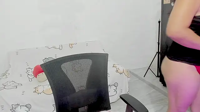 Naoko 7w7 online show from 12-02-25, 12:05