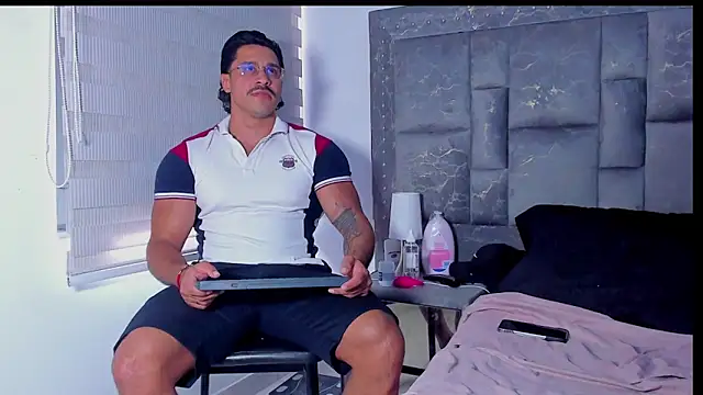 Valentino Dosantos  online show from 01-16-26, 07:51