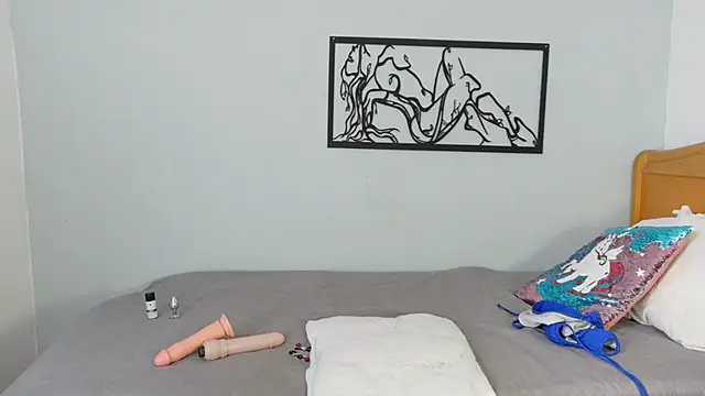 karina-lopez online show from 12-14-25, 02:00