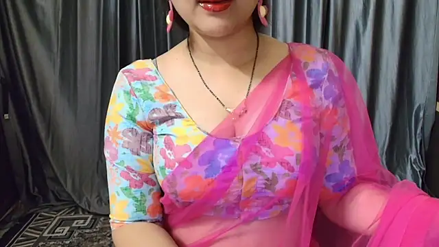 Snapshot of goldiwets chatting on 10-11-25, 02:11 goldiwets online show from 10-11-25, 02:11