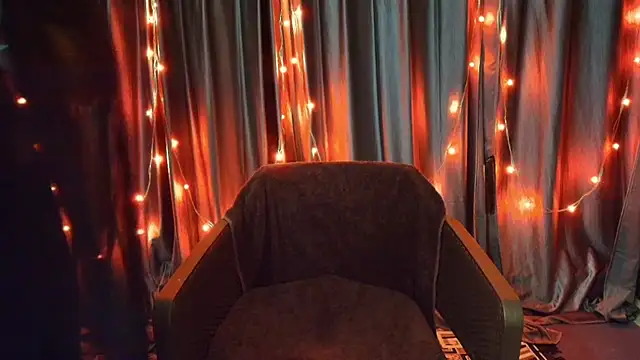 Snapshot of goldiwets chatting on 10-26-25, 07:14 goldiwets online show from 10-26-25, 07:14