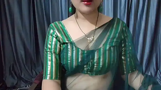 Snapshot of goldiwets chatting on 11-06-25, 04:30 goldiwets online show from 11-06-25, 04:30