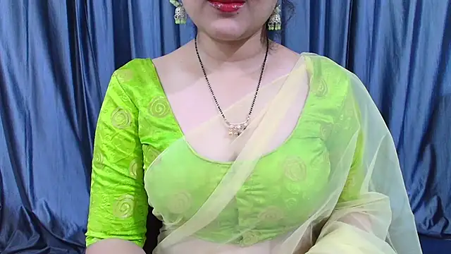 Snapshot of goldiwets chatting on 11-11-25, 04:29 goldiwets online show from 11-11-25, 04:29