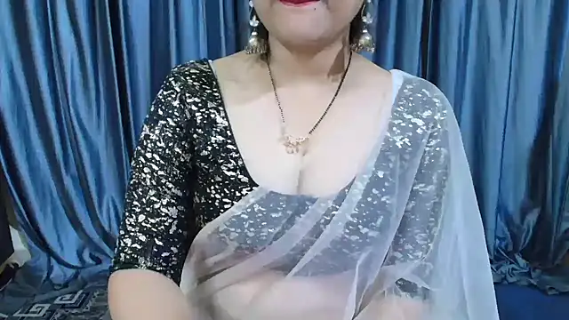 Snapshot of goldiwets chatting on 11-25-25, 05:07 goldiwets online show from 11-25-25, 05:07