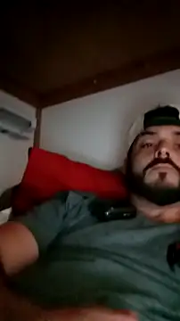 Snapshot of Duhon2317 chatting on 04-11-26, 01:43 Duhon2317 online show from 04-11-26, 01:43