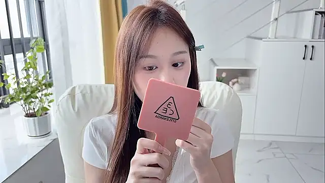 Snapshot of Cassie-20 chatting on 10-17-25, 02:15 Cassie-20 online show from 10-17-25, 02:15