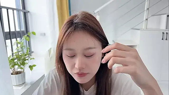 Snapshot of Cassie-20 chatting on 10-31-25, 02:12 Cassie-20 online show from 10-31-25, 02:12