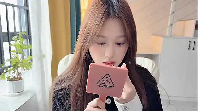 Snapshot of Cassie-20 chatting on 12-14-25, 02:39 Cassie-20 online show from 12-14-25, 02:39