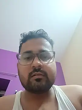 Snapshot of susthovai chatting on 11-26-25, 03:24 susthovai online show from 11-26-25, 03:24