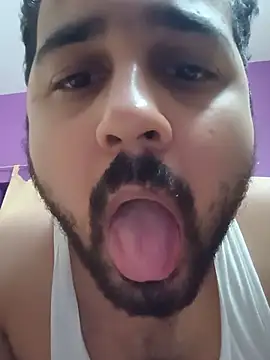 Snapshot of susthovai chatting on 06-10-26, 01:32 susthovai online show from 06-10-26, 01:32