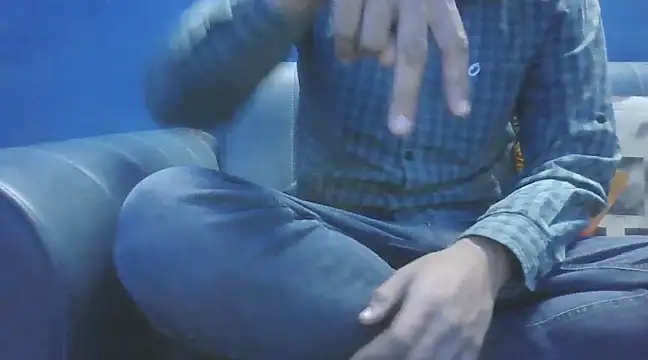 Snapshot of love_me_you chatting on 02-19-25, 02:44 love me you online show from 02-19-25, 02:44