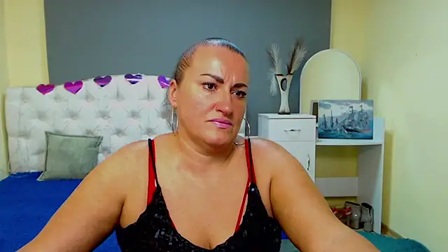 DianaMGG online show from 10-10-25, 05:39