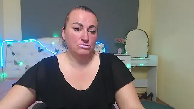 DianaMGG online show from 04-27-26, 05:49