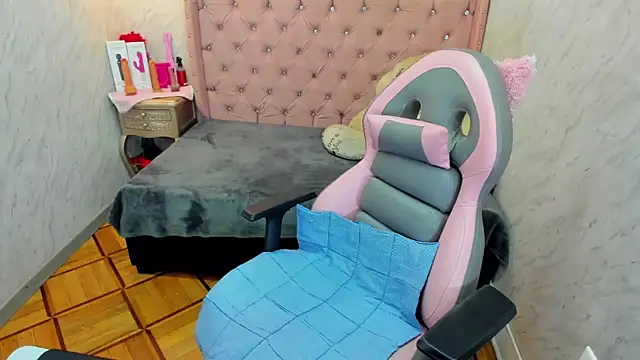 Lianngrace online show from 03-19-26, 02:21