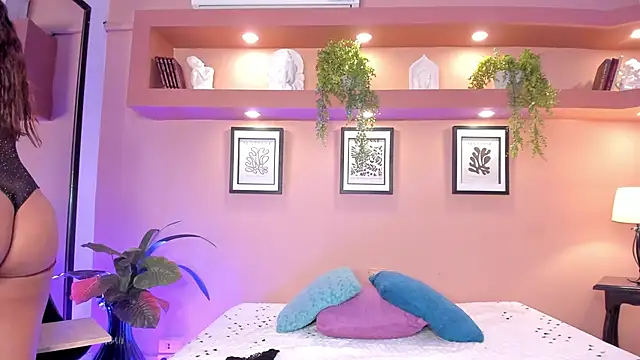 SofiaBennett  online show from 03-08-25, 12:20