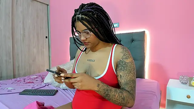 Snapshot of ZahraRose chatting on 11-28-25, 01:25 ZahraRose online show from 11-28-25, 01:25