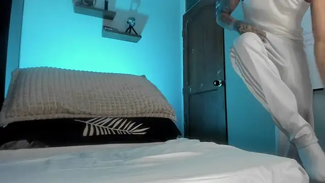 K cique online show from 10-23-25, 08:35