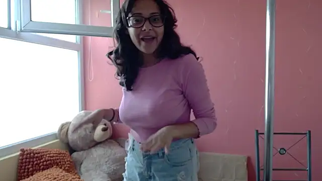 Snapshot of morahaze chatting on 01-15-25, 10:57 morahaze online show from 01-15-25, 10:57