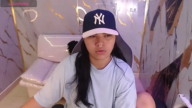 Snapshot of melany_rouse18 chatting on 09-25-25, 02:32 melany rouse18 online show from 09-25-25, 02:32