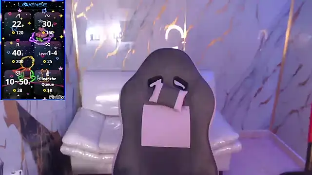 Snapshot of melany_rouse18 chatting on 10-23-25, 04:39 melany rouse18 online show from 10-23-25, 04:39