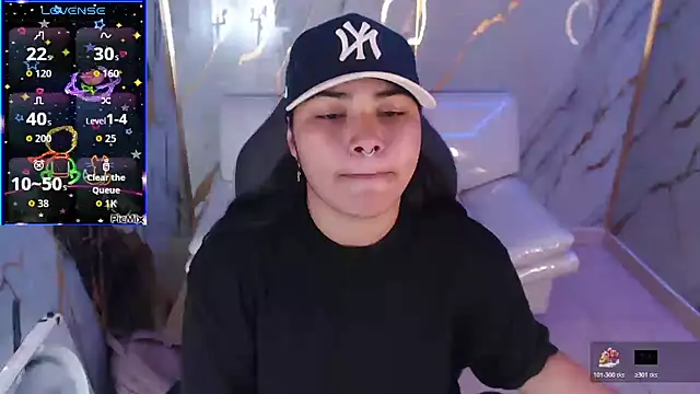 Snapshot of melany_rouse18 chatting on 11-01-25, 02:02 melany rouse18 online show from 11-01-25, 02:02