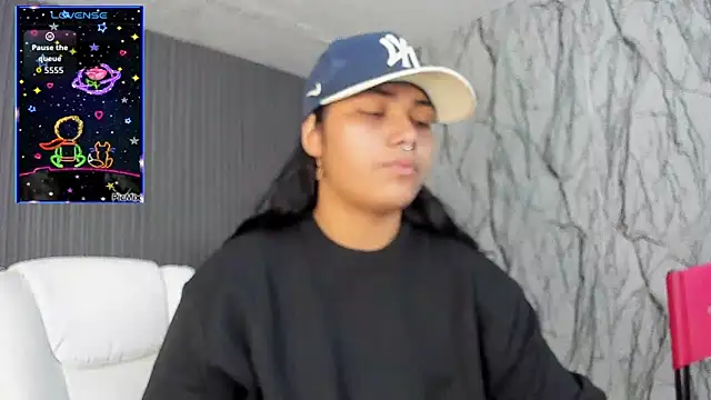 Snapshot of melany_rouse18 chatting on 11-08-25, 06:18 melany rouse18 online show from 11-08-25, 06:18