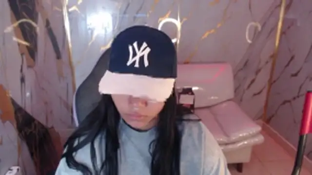 Snapshot of melany_rouse18 chatting on 11-11-25, 01:44 melany rouse18 online show from 11-11-25, 01:44