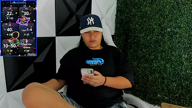 Snapshot of melany_rouse18 chatting on 11-12-25, 02:01 melany rouse18 online show from 11-12-25, 02:01