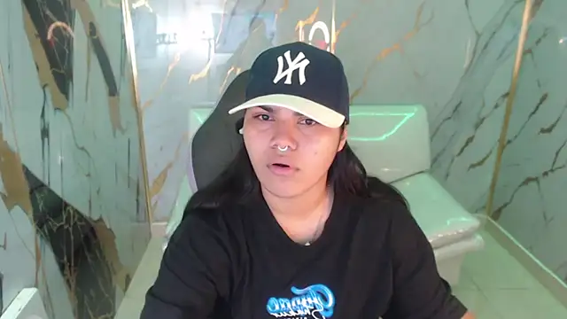 Snapshot of melany_rouse18 chatting on 11-15-25, 01:18 melany rouse18 online show from 11-15-25, 01:18