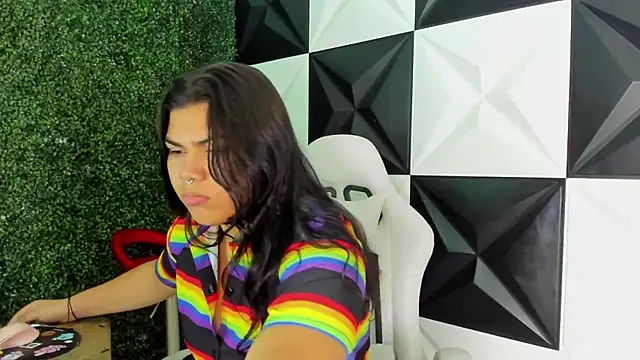 Snapshot of melany_rouse18 chatting on 11-16-25, 01:22 melany rouse18 online show from 11-16-25, 01:22