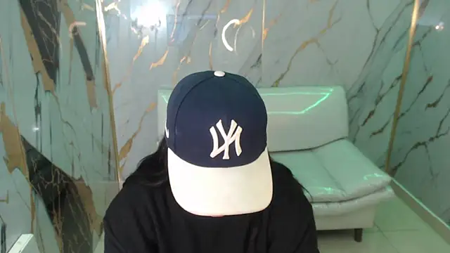 Snapshot of melany_rouse18 chatting on 11-19-25, 03:34 melany rouse18 online show from 11-19-25, 03:34