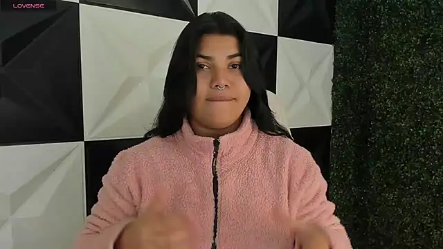 Snapshot of melany_rouse18 chatting on 11-30-25, 12:25 melany rouse18 online show from 11-30-25, 12:25