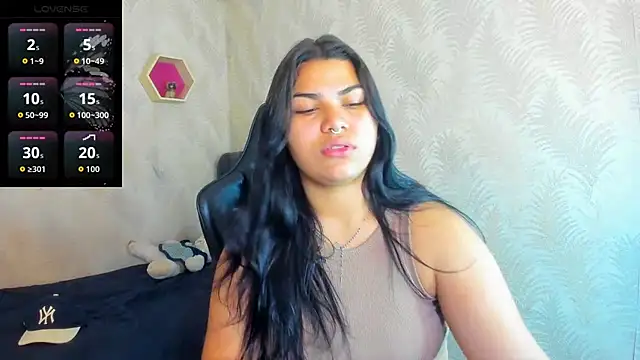 Snapshot of melany_rouse18 chatting on 11-30-25, 04:11 melany rouse18 online show from 11-30-25, 04:11