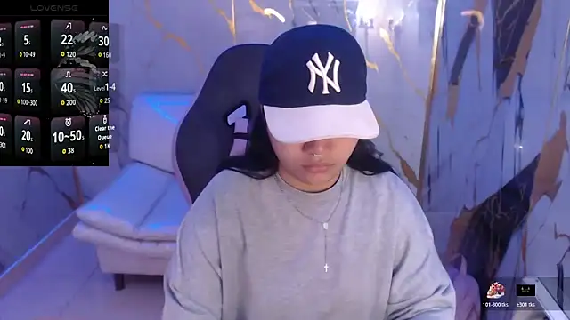 Snapshot of melany_rouse18 chatting on 12-18-25, 04:46 melany rouse18 online show from 12-18-25, 04:46