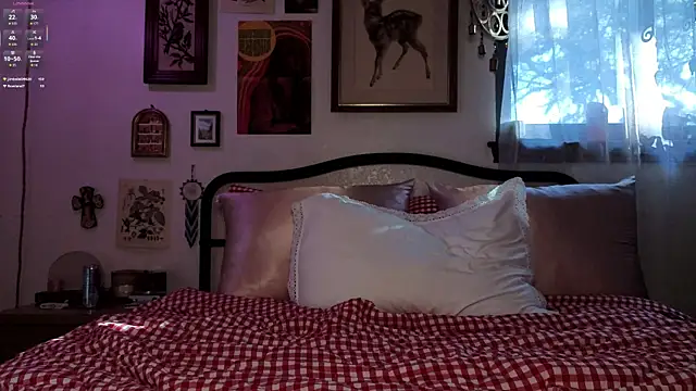 Snapshot of sinfulblonde1 chatting on 11-10-25, 09:58 sinfulblonde1 online show from 11-10-25, 09:58