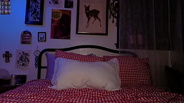 Snapshot of sinfulblonde1 chatting on 11-28-25, 05:43 sinfulblonde1 online show from 11-28-25, 05:43