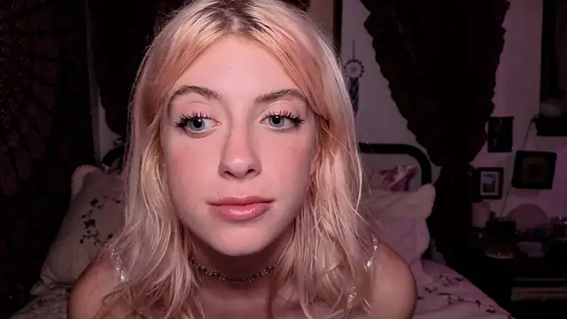 Snapshot of sinfulblonde1 chatting on 05-09-26, 08:08 sinfulblonde1 online show from 05-09-26, 08:08