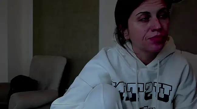 Snapshot of ScarlettShine chatting on 02-18-25, 06:26 ScarlettShine online show from 02-18-25, 06:26