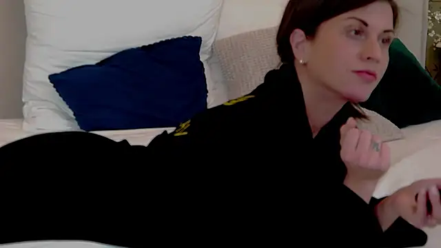 Snapshot of ScarlettShine chatting on 02-23-25, 01:13 ScarlettShine online show from 02-23-25, 01:13