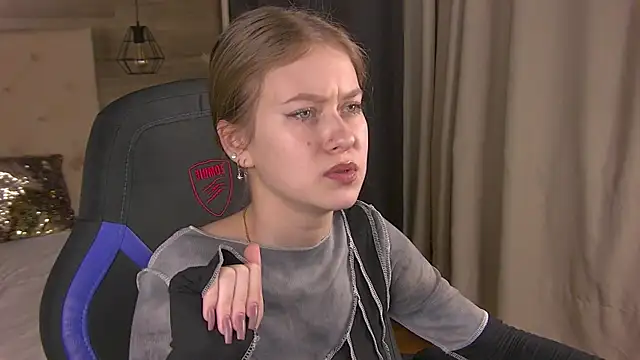 EveMundie online show from 02-15-25, 01:49