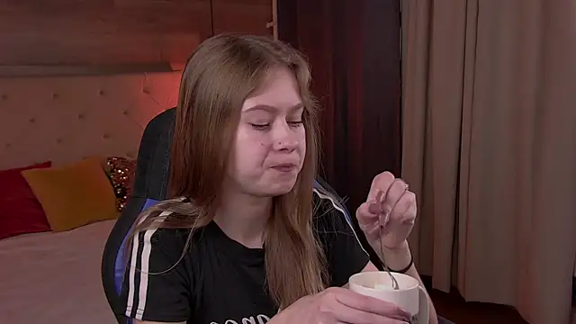 EveMundie online show from 02-18-25, 12:06