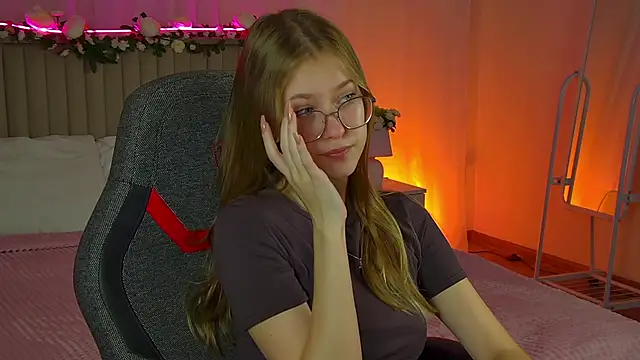 EveMundie online show from 09-18-25, 10:06