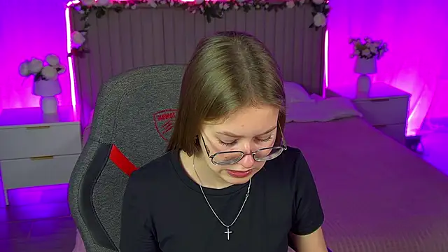 EveMundie online show from 11-25-25, 12:38